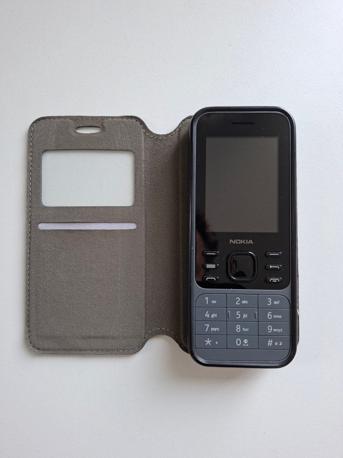 Nokia 4G met hoesje en oplader, Telecommunicatie, Gebruikt, Zwart, Fysiek toetsenbord, Ophalen of Verzenden