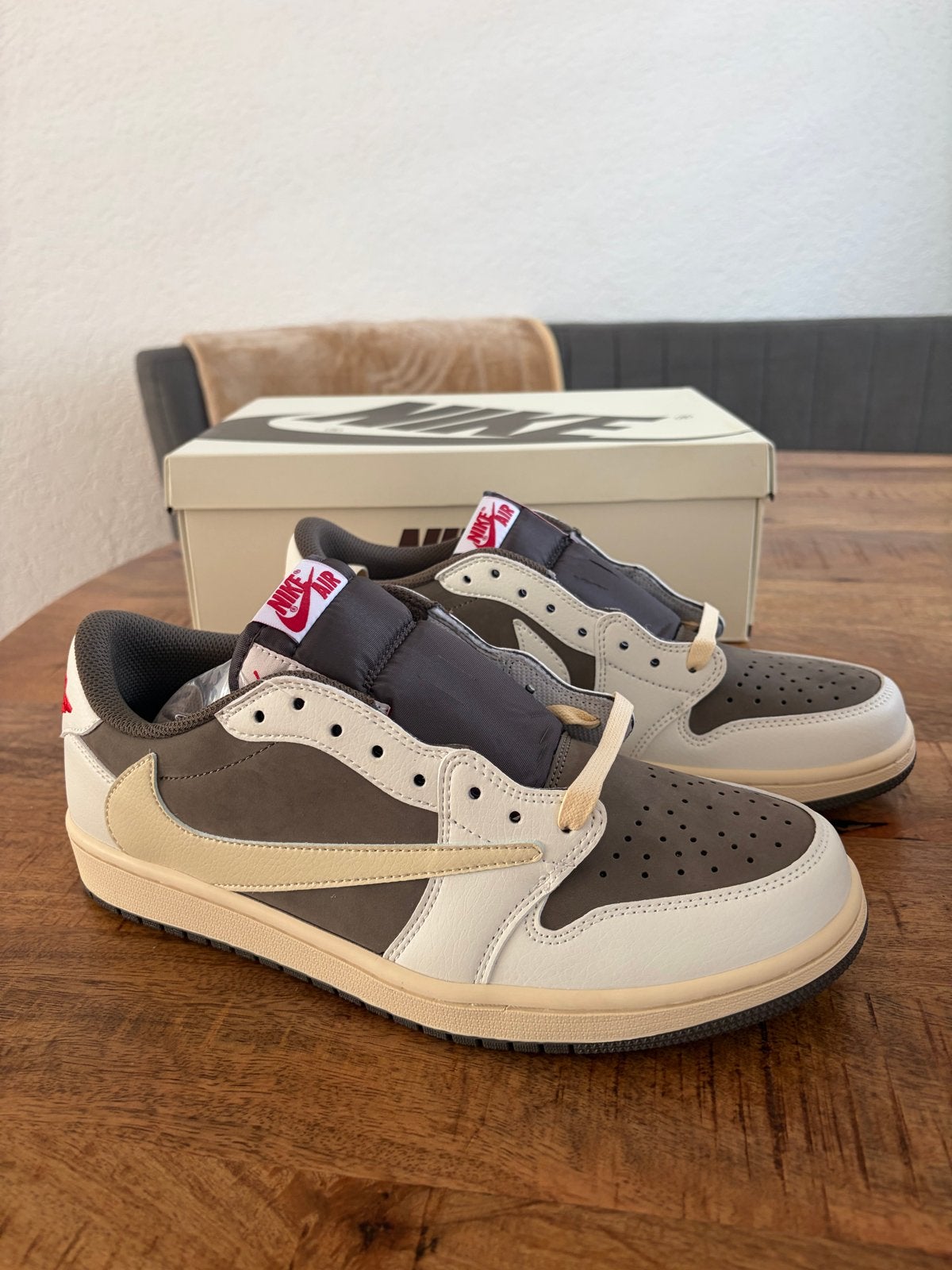 Air Jordan 1 Low Travis Scott Reverse Mocha, Ophalen of Verzenden, Nieuw, Bruin, Sneakers of Gympen