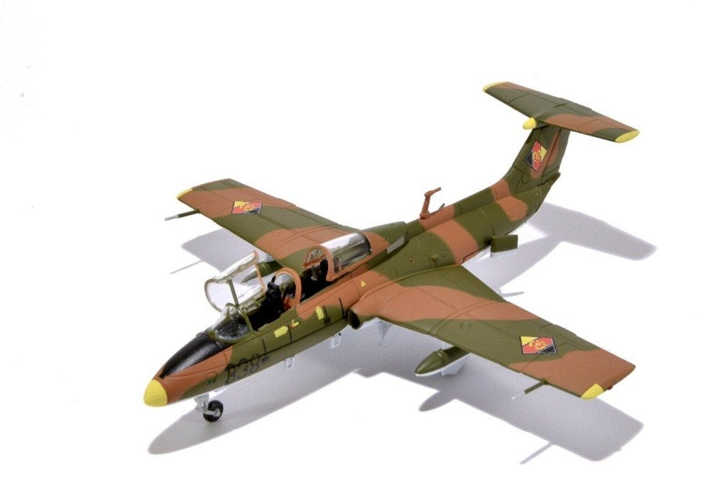 L-29 Delfin Pilot Training Wg 25 Leander Ratz Herpa MLCZ7214, Schaalmodel, Herpa Miniaturmodelle GmbH Leonrodstraße 46-47 herpa@herpa.de