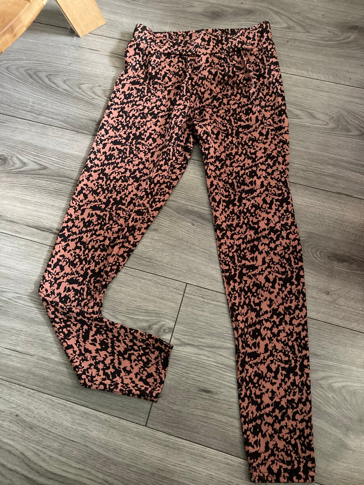 Koper / zwarte sport legging met print - 36, Legging, Maat 36/38 (S), Meerkleurig, Ophalen of Verzenden