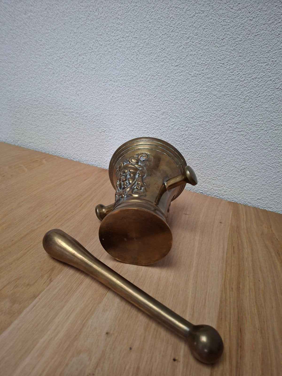 Antieke bronzen vijzel met bijbehorende stamper, Ophalen