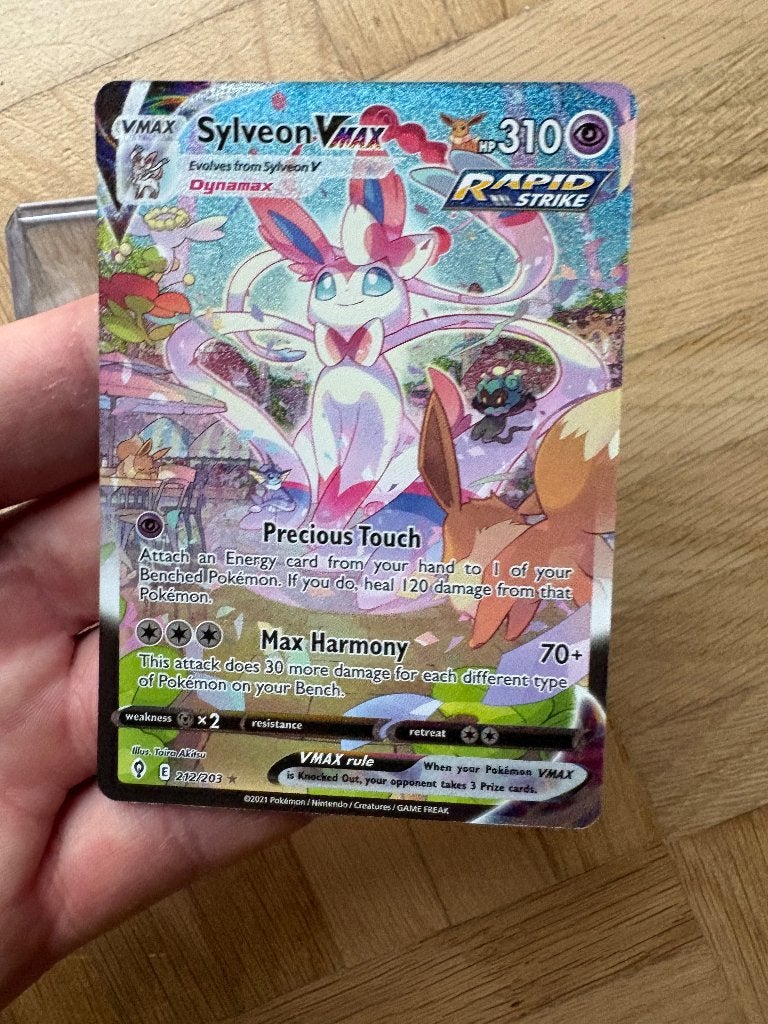Sylveon vmax 212, Hobby en Vrije tijd, Ophalen of Verzenden