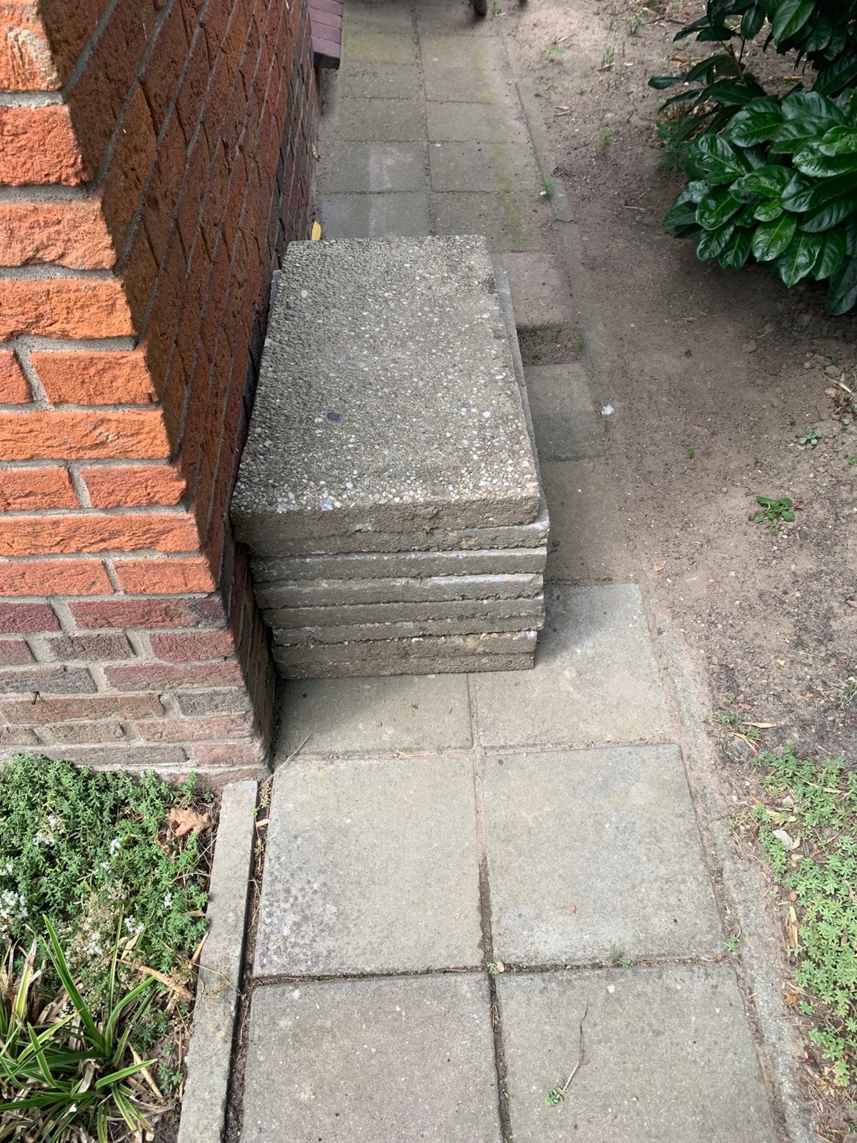 GRATIS grindetegels en stenen/klinkers, Ophalen, Gebruikt, Beton, Klinkers