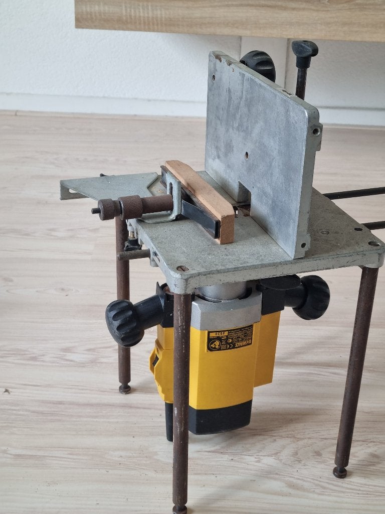Elu freestafel met deWalt freesmachine. Loop of sloop., Doe-het-zelf en Verbouw, Ophalen, Gebruikt, Bovenfrees, DeWALT