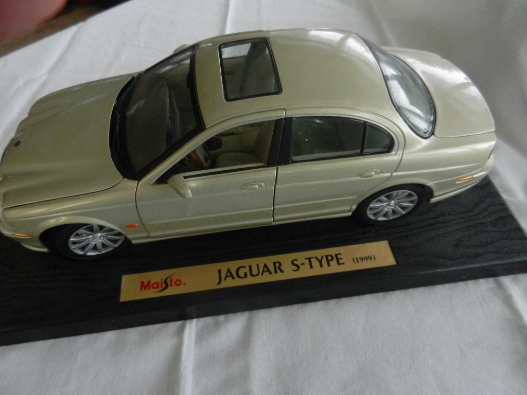Maisto  Jaquar S  type, Verzamelen, Overige Verzamelen, Ophalen, Zo goed als nieuw