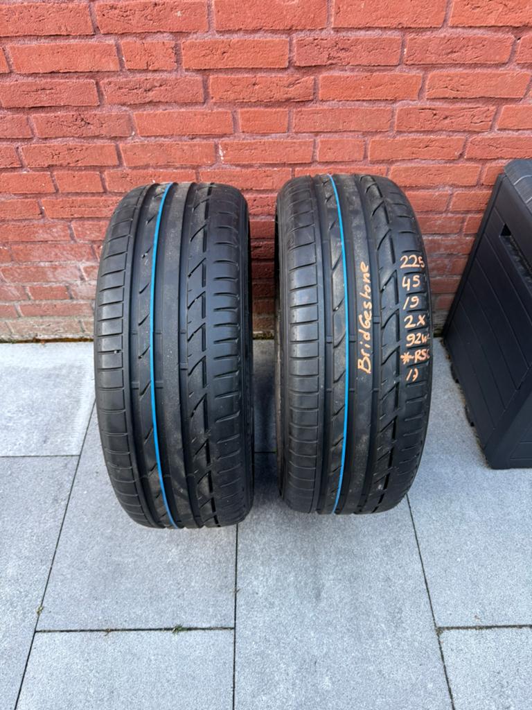 Bridgestone Potenza S001 Runflat 225/45 R19 – 6.3 mm 2x, Auto-onderdelen, Banden en Velgen, 19 inch, Ophalen of Verzenden, Band(en)
