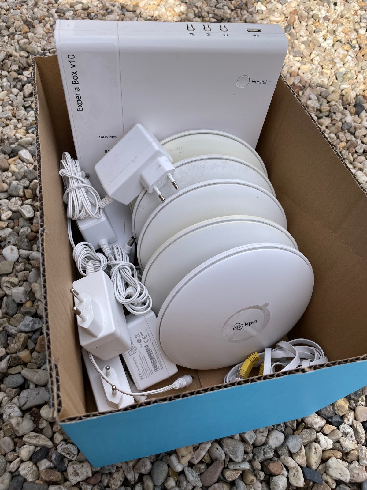KPN Experia Box v10 Router met 5 Wifi Versterkers, Computers en Software, Routers en Modems, Ophalen of Verzenden, Gebruikt, Router met modem
