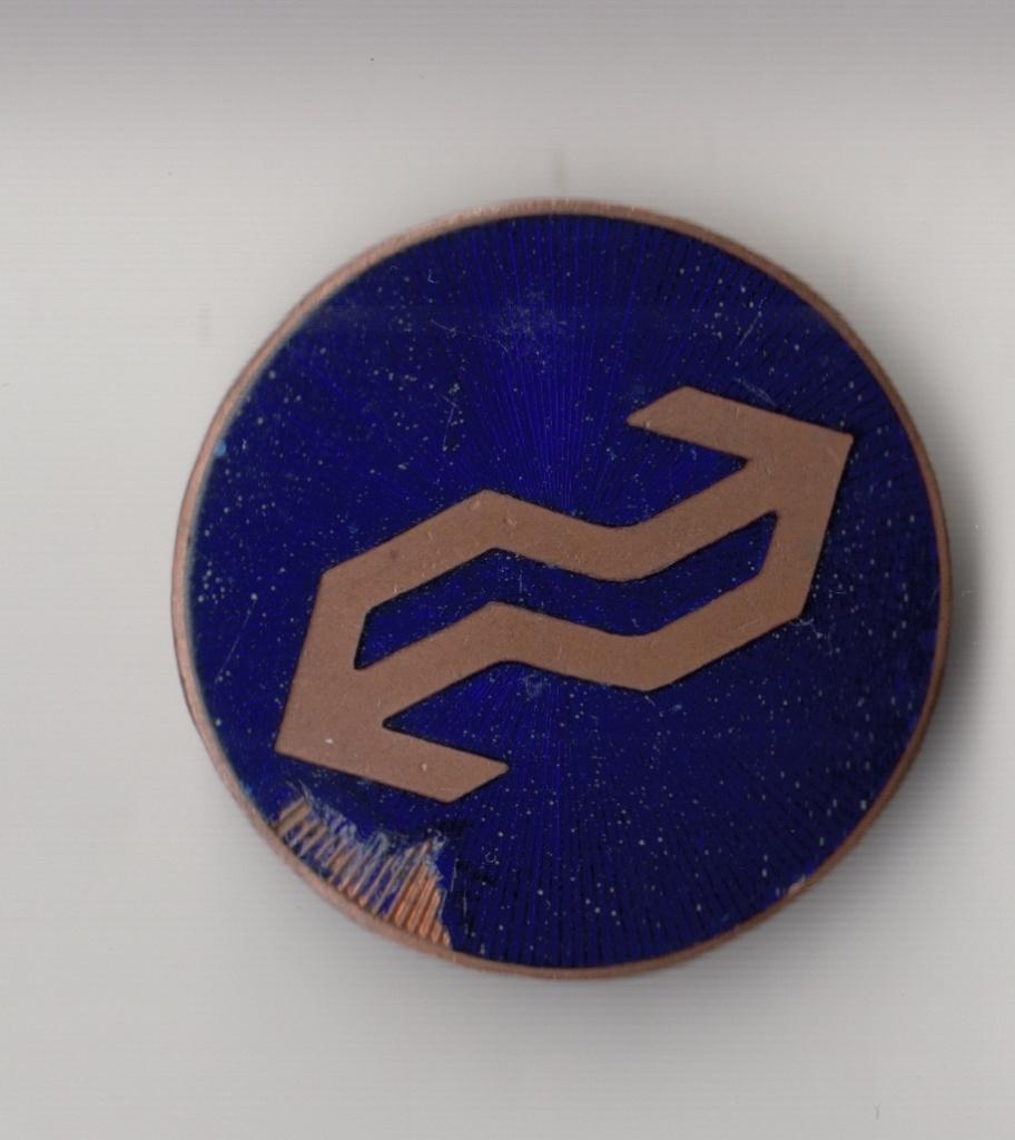 NS Nederlandse Spoorwegen emaille embleem, Verzamelen, Speldjes, Pins en Buttons, Gebruikt, Speldje of Pin, Overige onderwerpen