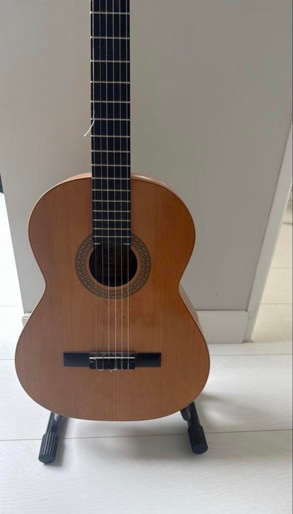 Admira Sevilla Klassieke Gitaar - 1 Snaar Kapot, Muziek en Instrumenten, Ophalen of Verzenden, Zo goed als nieuw, Klassieke of Spaanse gitaar