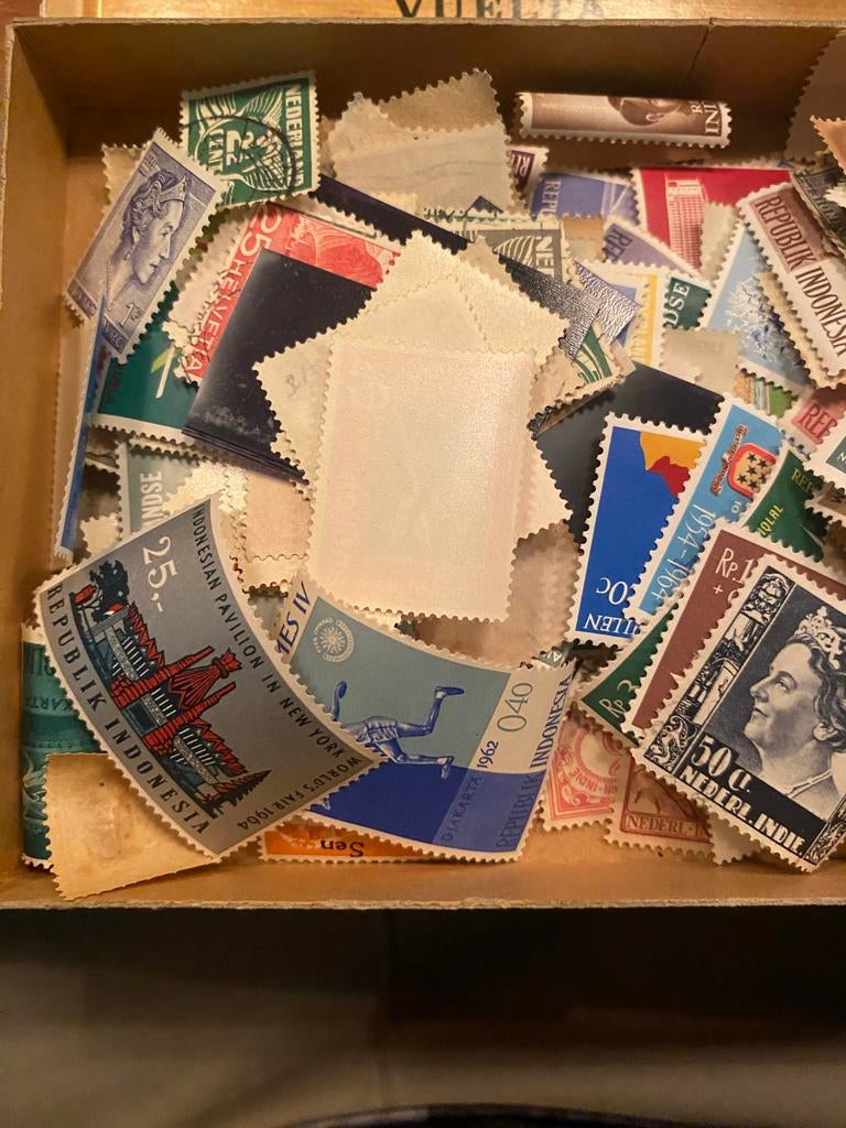 Verzameling postzegels en sigarenbandjes, Ophalen of Verzenden, Nederland en Buitenland
