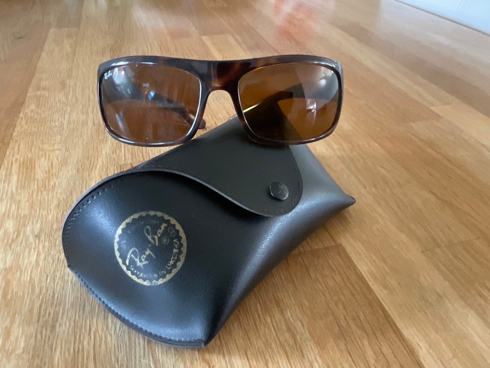 Mooie zonnebril Rayban, Sieraden, Tassen en Uiterlijk, Zonnebrillen en Brillen | Heren, Verzenden, Zo goed als nieuw, Bruin, Ray-Ban