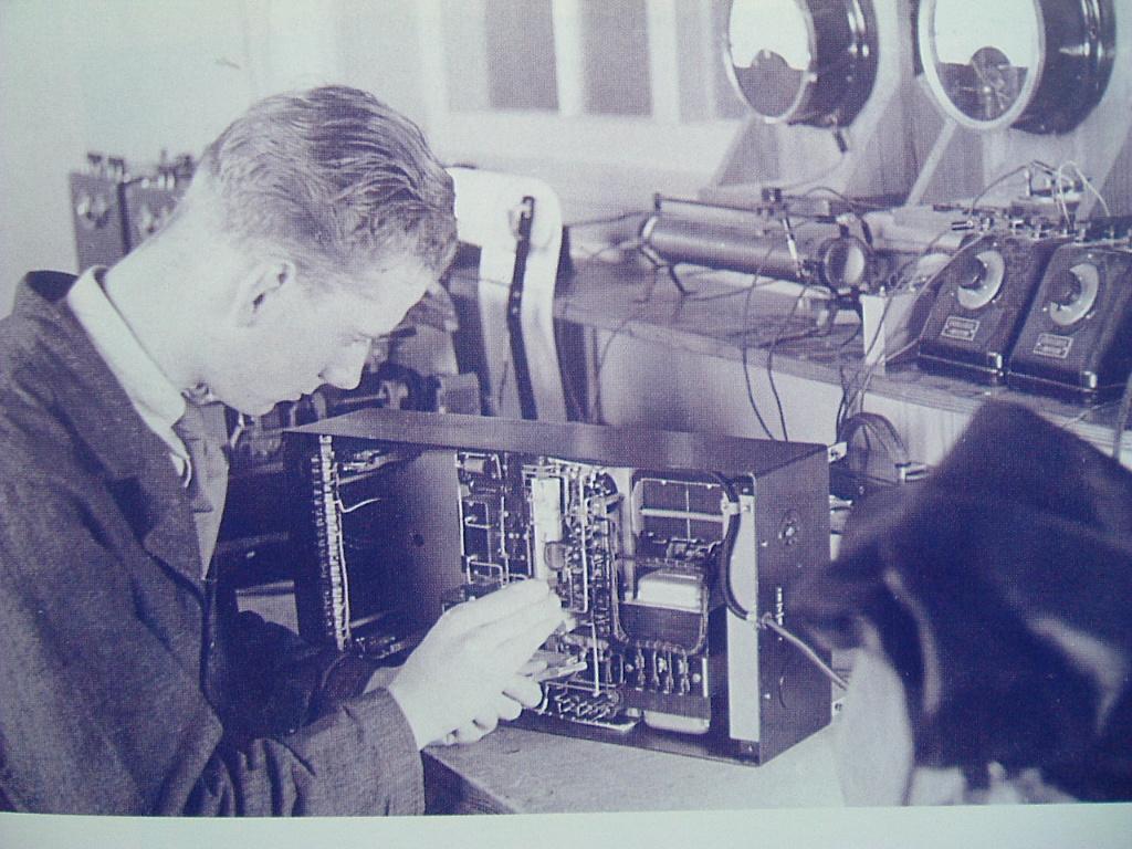 De geschiedenis van de Centrale Werkplaats der PTT., Boeken, Elektrotechniek, J. Enklaar, Ophalen of Verzenden, Zo goed als nieuw