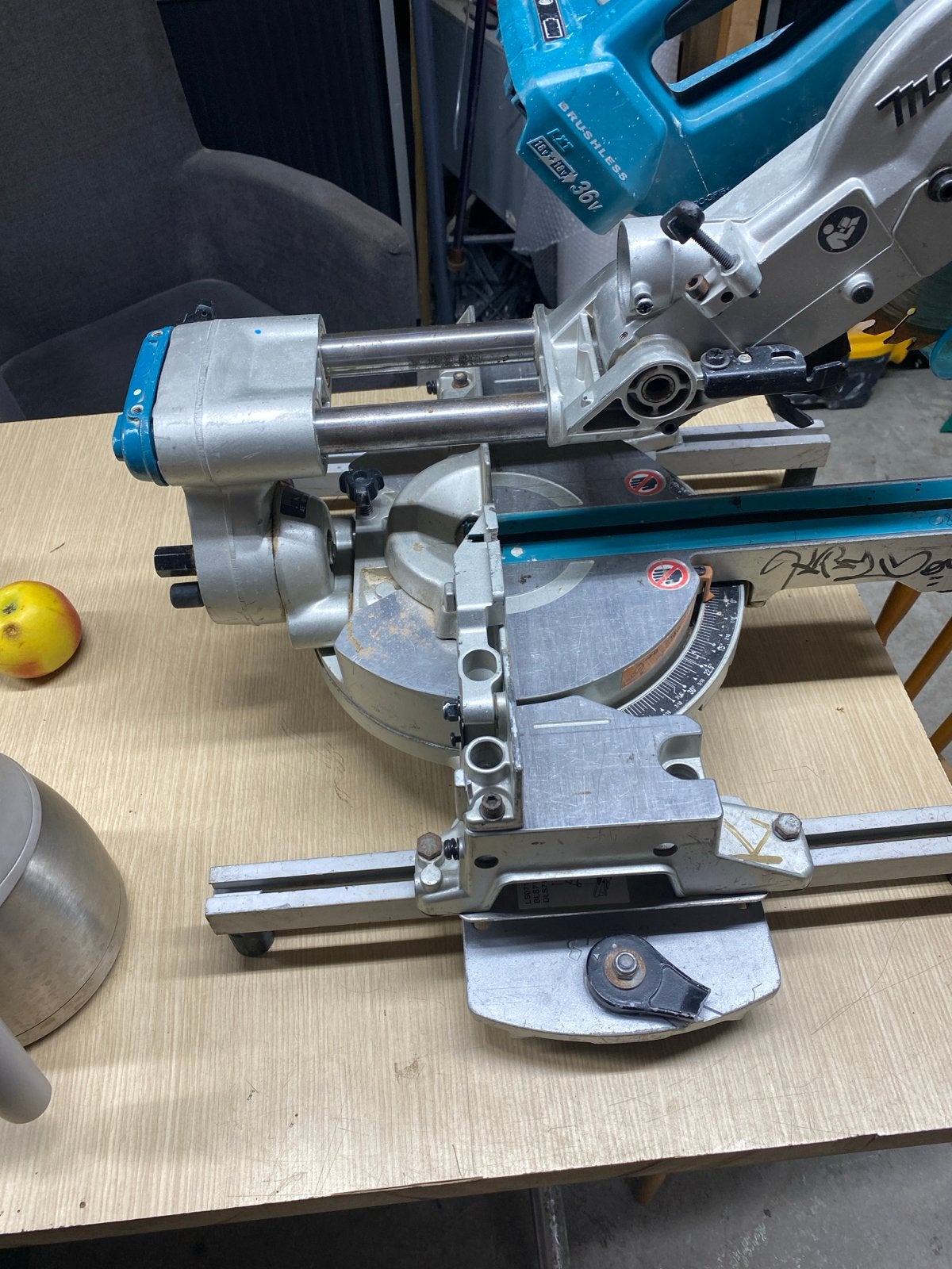 Makita Afkortzaag 36V - Krachtige Accu Zaag, Doe-het-zelf en Verbouw, Gereedschap | Zaagmachines, Gebruikt, 70 mm of meer, Ophalen of Verzenden