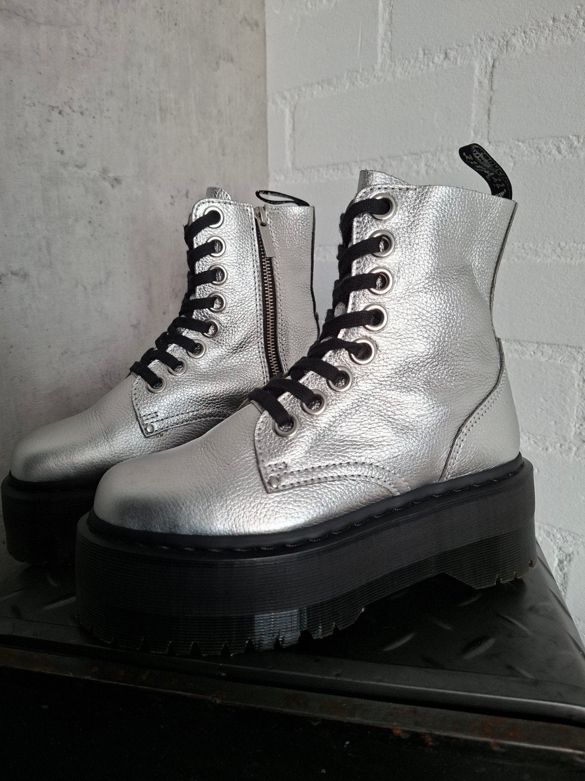 Dr. Martens Jadon Max, Metallic Silver Maat: 38, Kleding | Dames, Overige kleuren, Lage of Enkellaarzen, Ophalen of Verzenden