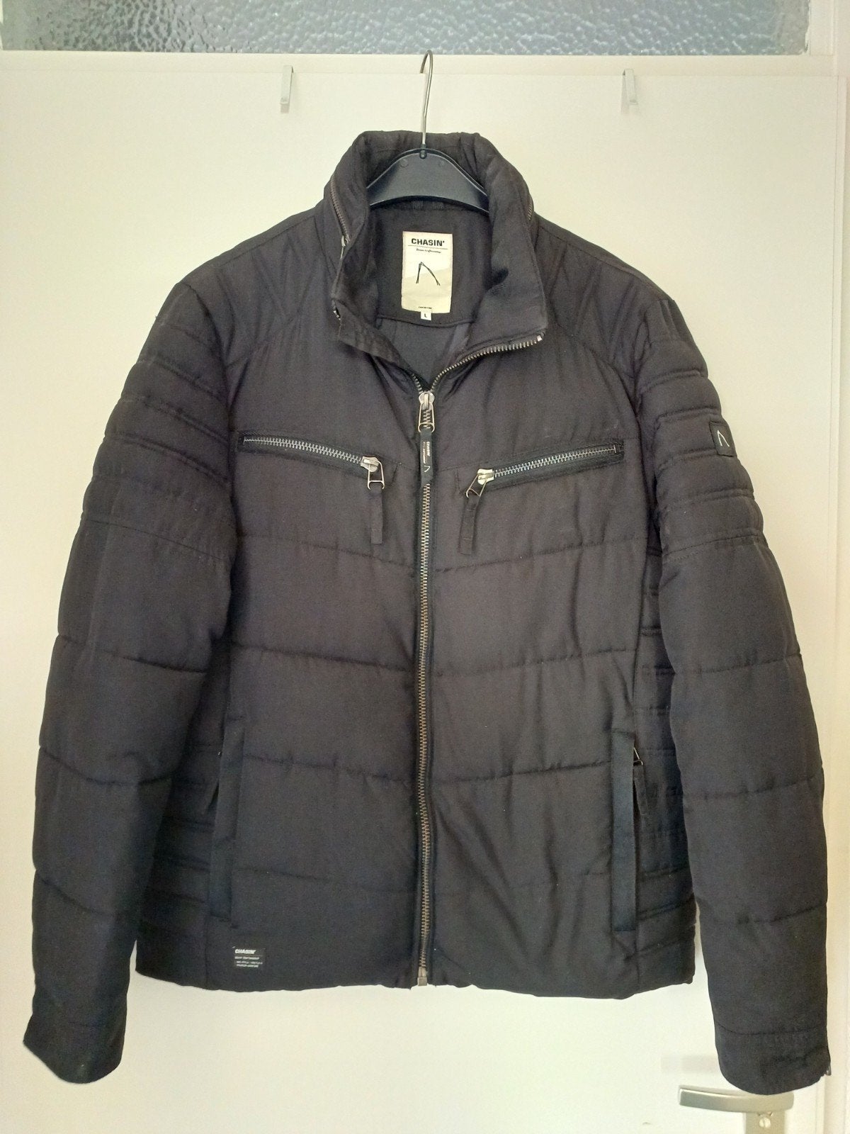 Chasin' Zwarte Winterjas Maat L - Zo goed als nieuw, Kleding | Heren, Jassen | Winter, Maat 52/54 (L), Chasin', Zwart, Ophalen of Verzenden