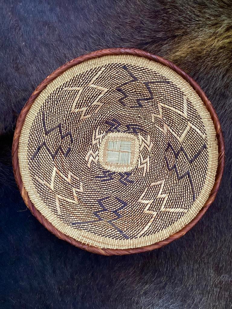 Prachtige unieke originele Tonga mand ong 40cm handgemaakt, Huis en Inrichting, Woonaccessoires | Schalen en Manden, Zo goed als nieuw