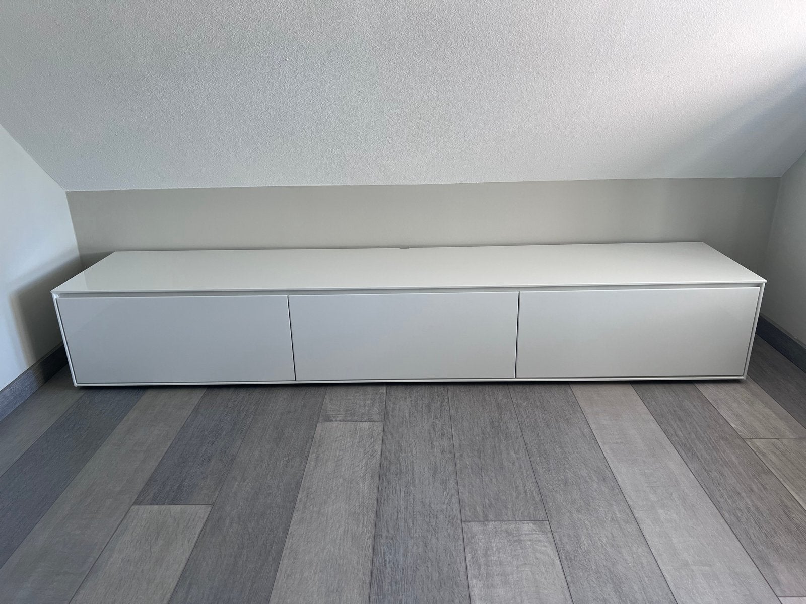 Hoogglans Witte TV-meubel/dressoir met 3 kleppen Goossens, Huis en Inrichting, Ophalen, Gebruikt, 200 cm of meer, Minder dan 100 cm