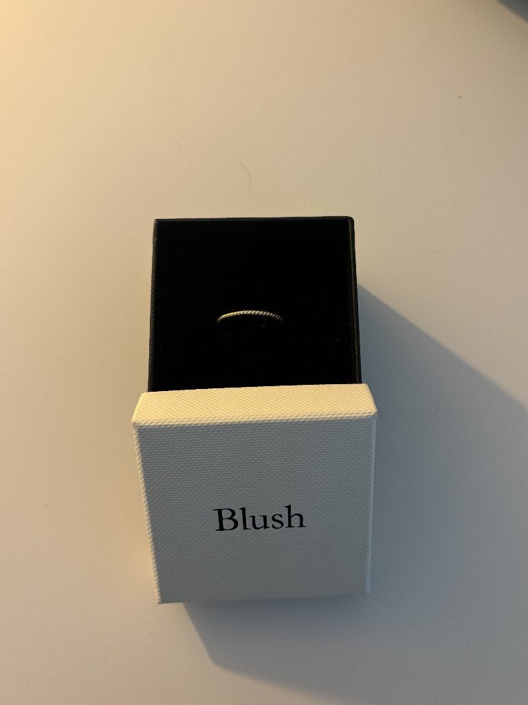 Blush ring maat 52 (gedraaid motief 14k goud), Sieraden, Tassen en Uiterlijk, Kettingen, Verzenden, Zo goed als nieuw, Goud, Goud