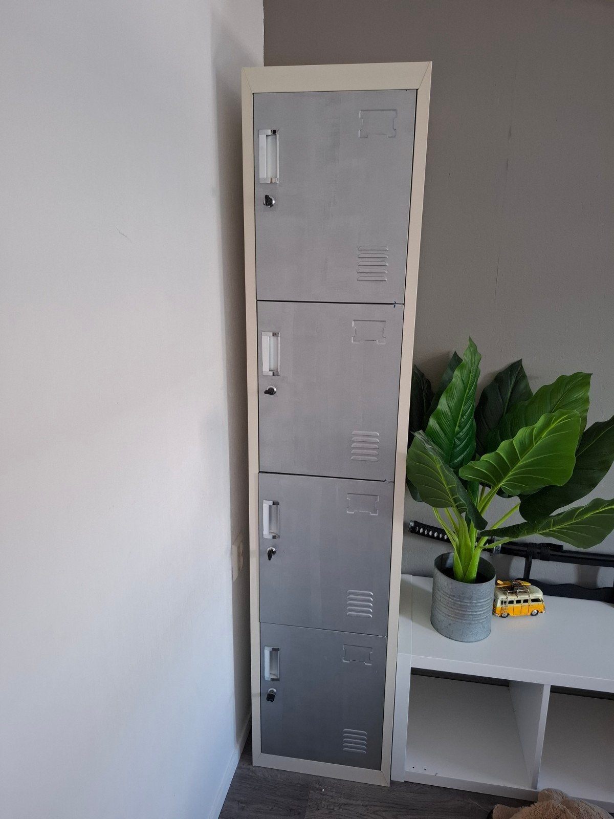 2 lockerkasten grijze deuren, beige ombouw, Ophalen