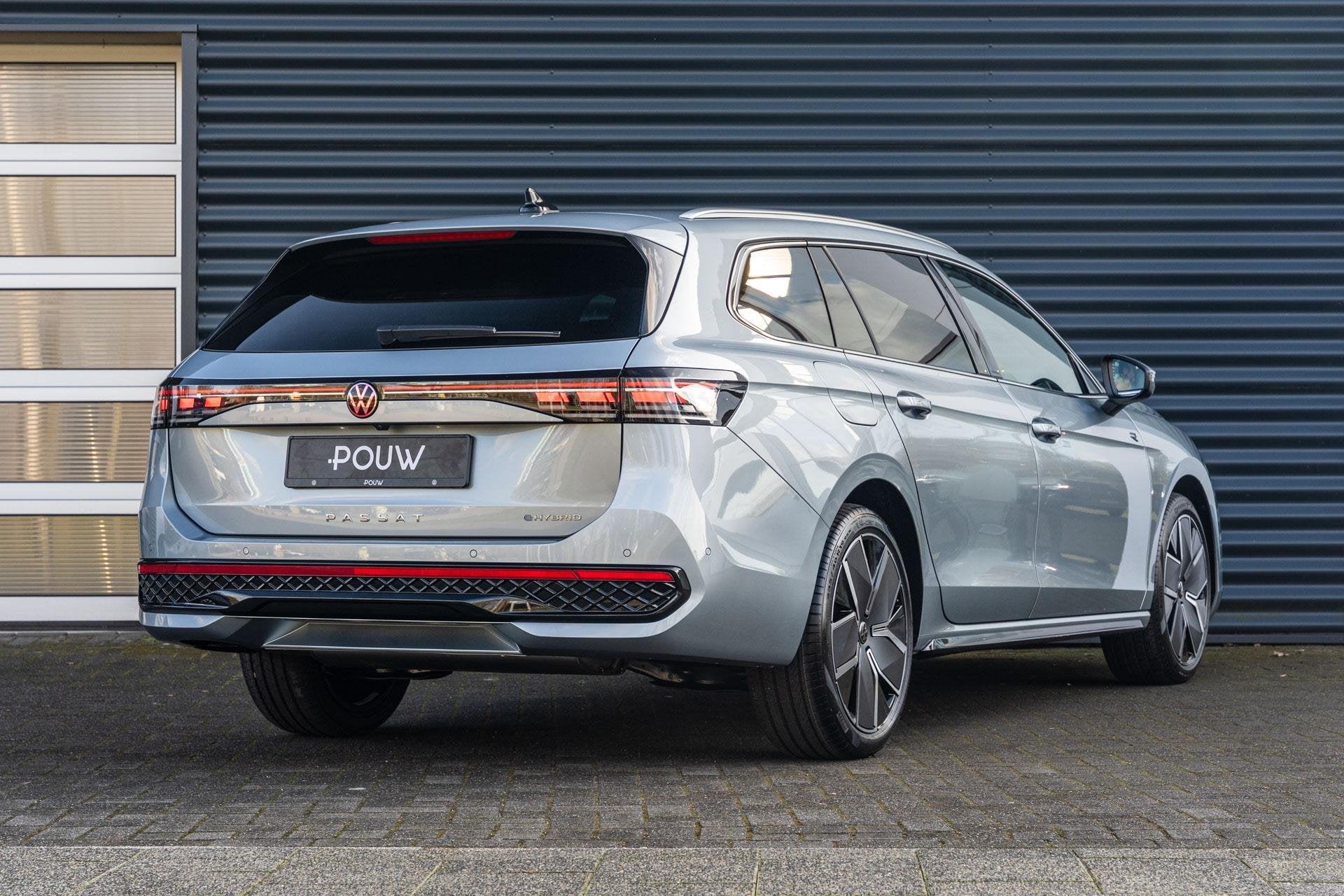 Volkswagen Passat Variant 1.5 eHybrid 204pk R-Line Edition |, Auto's, Volkswagen, 12 maanden, Stof, 4 cilinders, 150 min