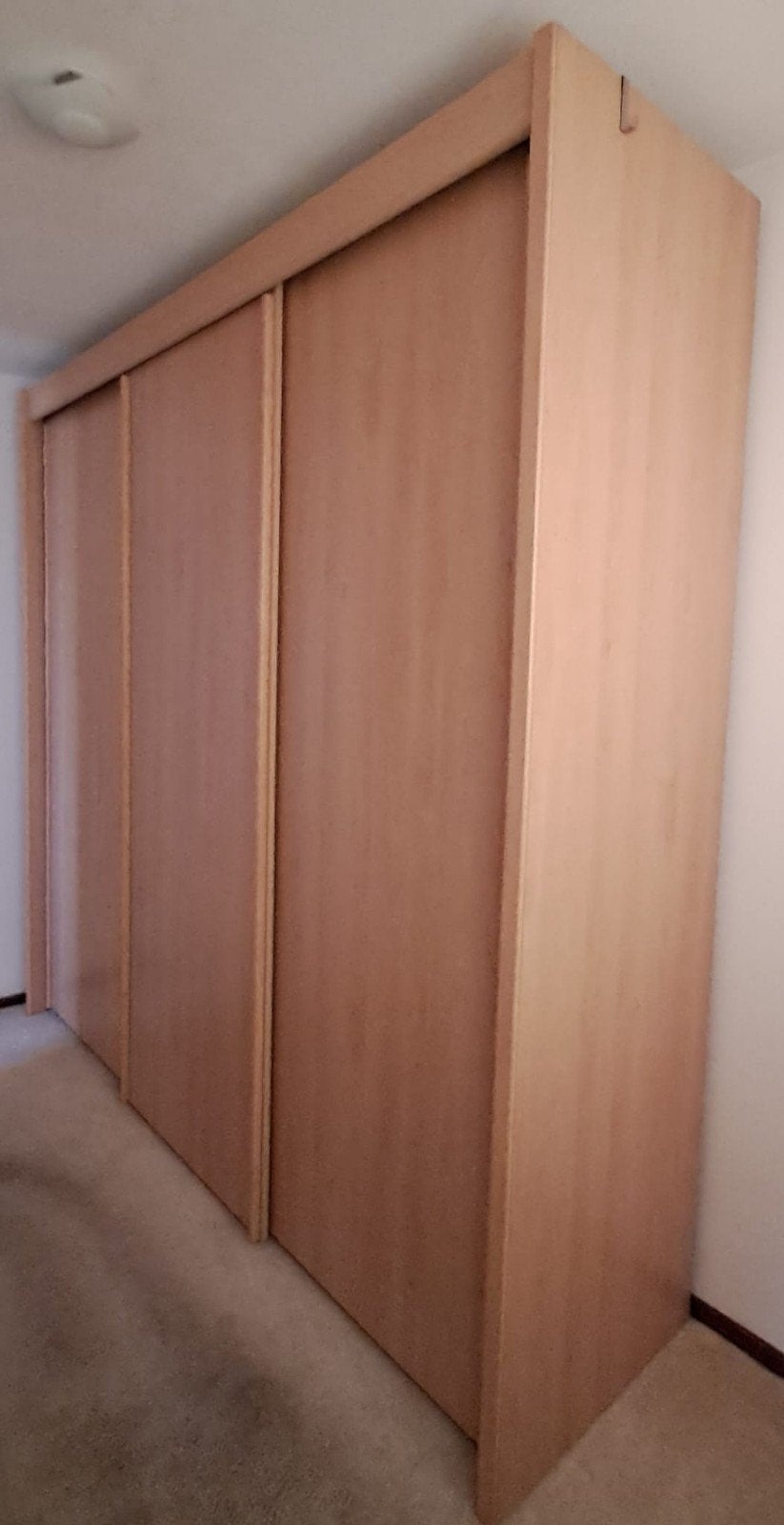 Grote kledingkast met schuifdeuren en veel opbergruimte, Ophalen, Met deur(en), Gebruikt, 200 cm of meer