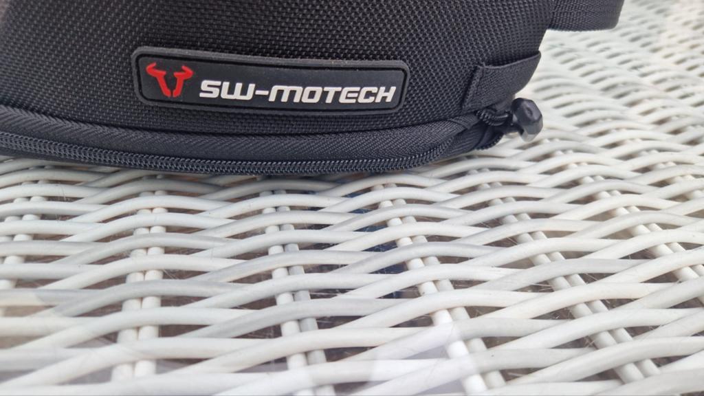 SW-Motech Tanktas met Magneetsluiting en Regenhoes, Motoren, Ophalen of Verzenden, Zo goed als nieuw