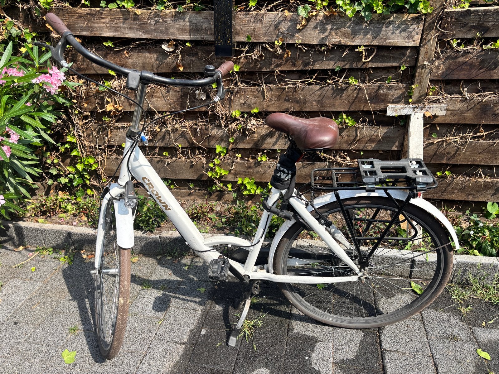 Degelijke Crown fiets te koop - staat al even in de schuur, Fietsen en Brommers, Fietsen | Dames | Damesfietsen, Overige merken
