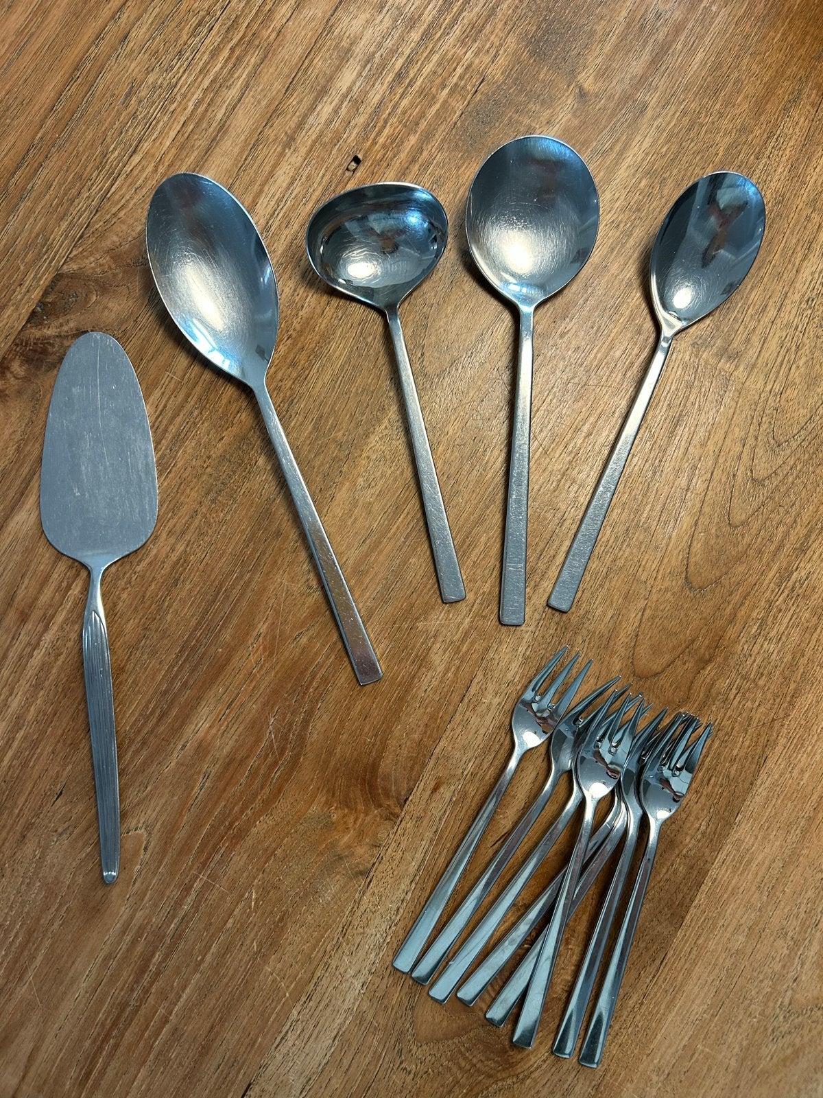 Bestekset: 4 opscheplepels, 1 taartschep, 6 gebaksvorkjes, Ophalen of Verzenden