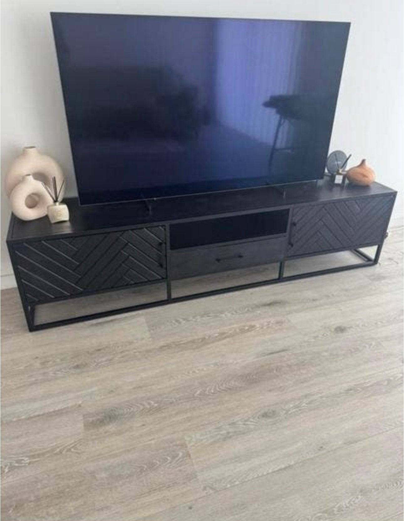 Danae zwart tv meubel visgraat 210 cm, Ophalen of Verzenden, Zo goed als nieuw, 200 cm of meer, Minder dan 100 cm