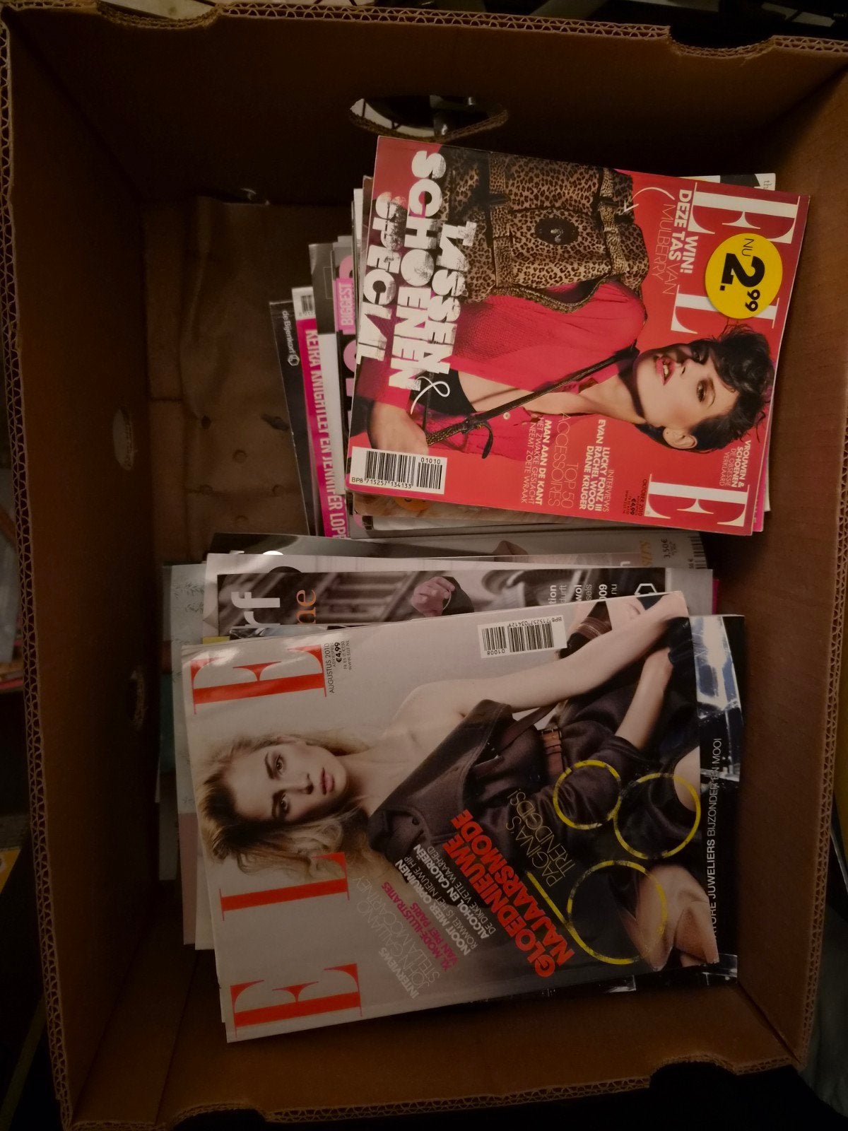 Doos oude magazines: Elle, Glamour, Feeling (rond 2010), Boeken, Ophalen, Zo goed als nieuw, Damesbladen