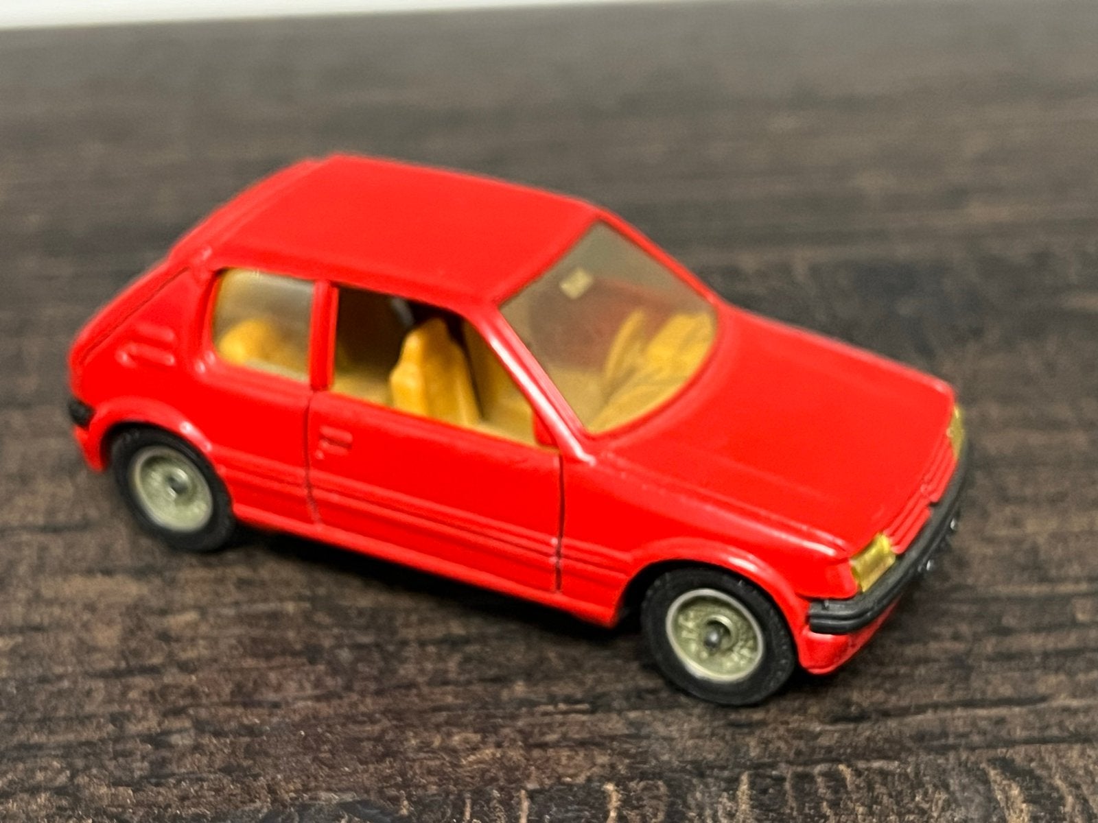 Peugeot 205 GTI van Solido - Rode Miniatuur Auto, Ophalen of Verzenden, Gebruikt, Auto, Solido