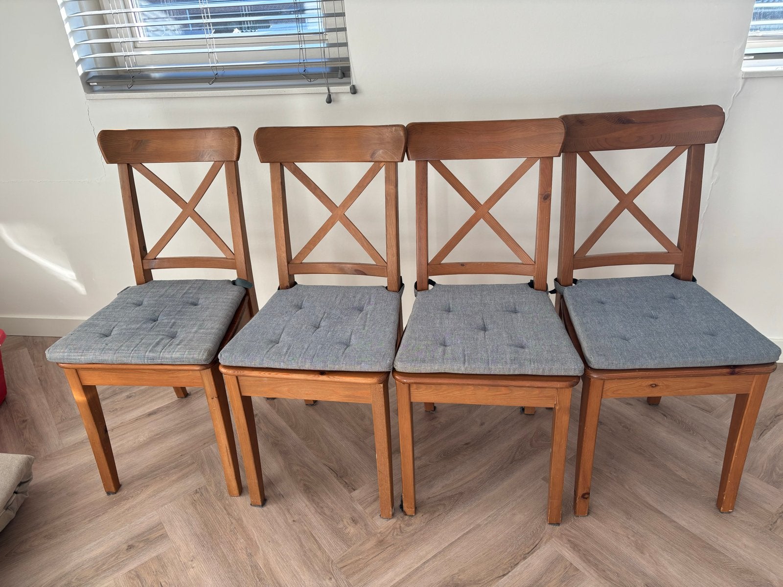 Set van 4 houten eetkamerstoelen met kussens, Huis en Inrichting, Stoelen, Ophalen, Gebruikt, Bruin, Vier