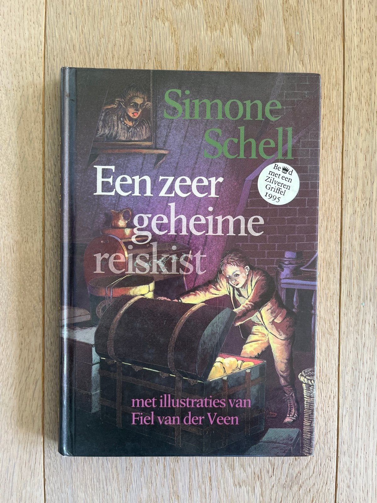 Een zeer geheime reiskist - Simone Schell (Zilveren Griffel), Ophalen of Verzenden, Gelezen, Fictie algemeen