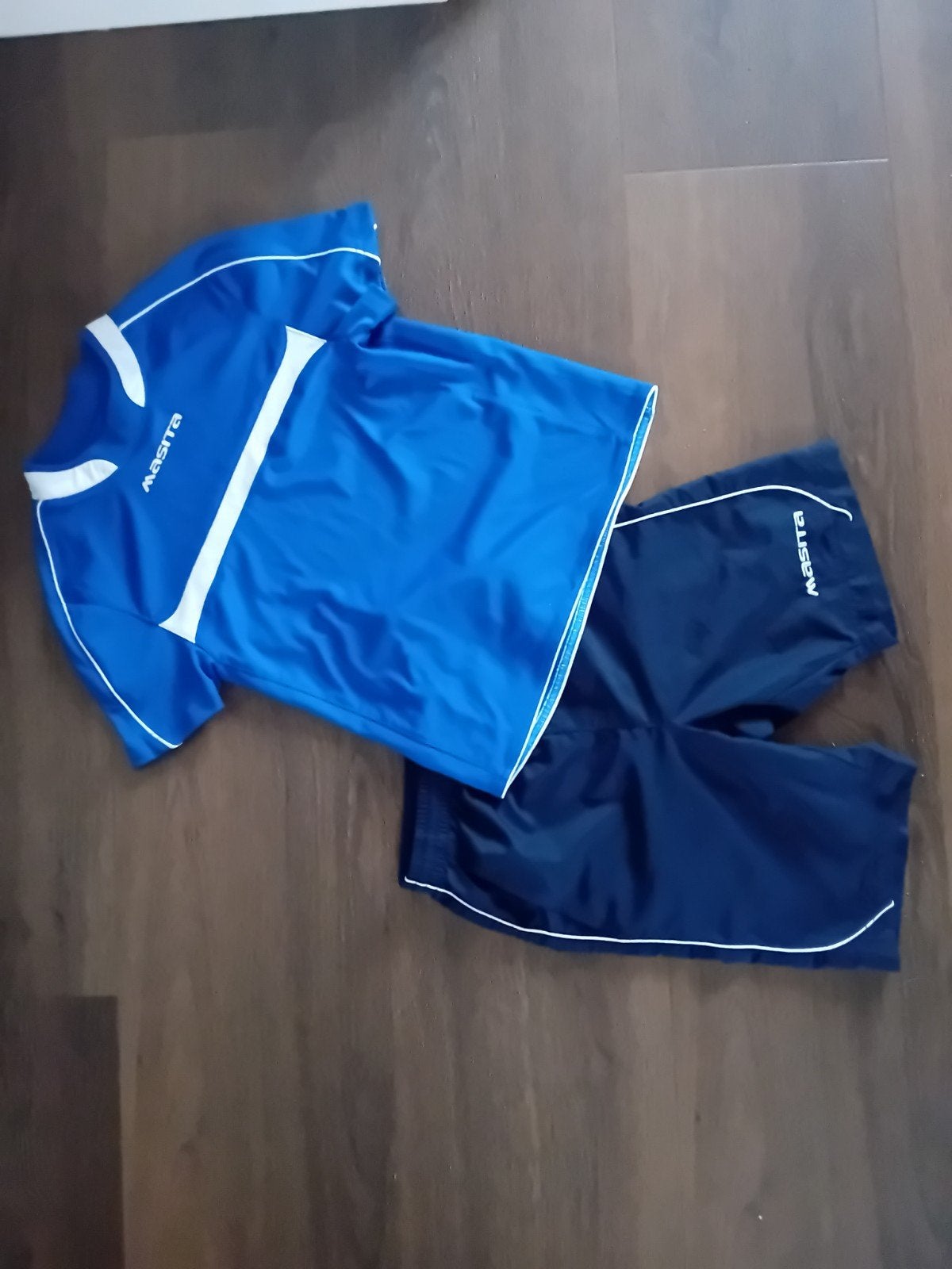 voetbalsetje, pakje, broek en shirt 122/128 masita, Ophalen of Verzenden, Meisje