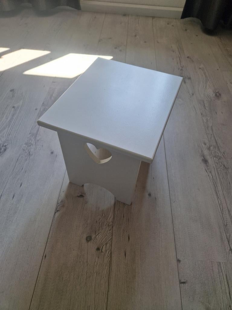 Wit Tafeltje met hartjes, Ophalen, Minder dan 45 cm, Minder dan 55 cm, Zo goed als nieuw