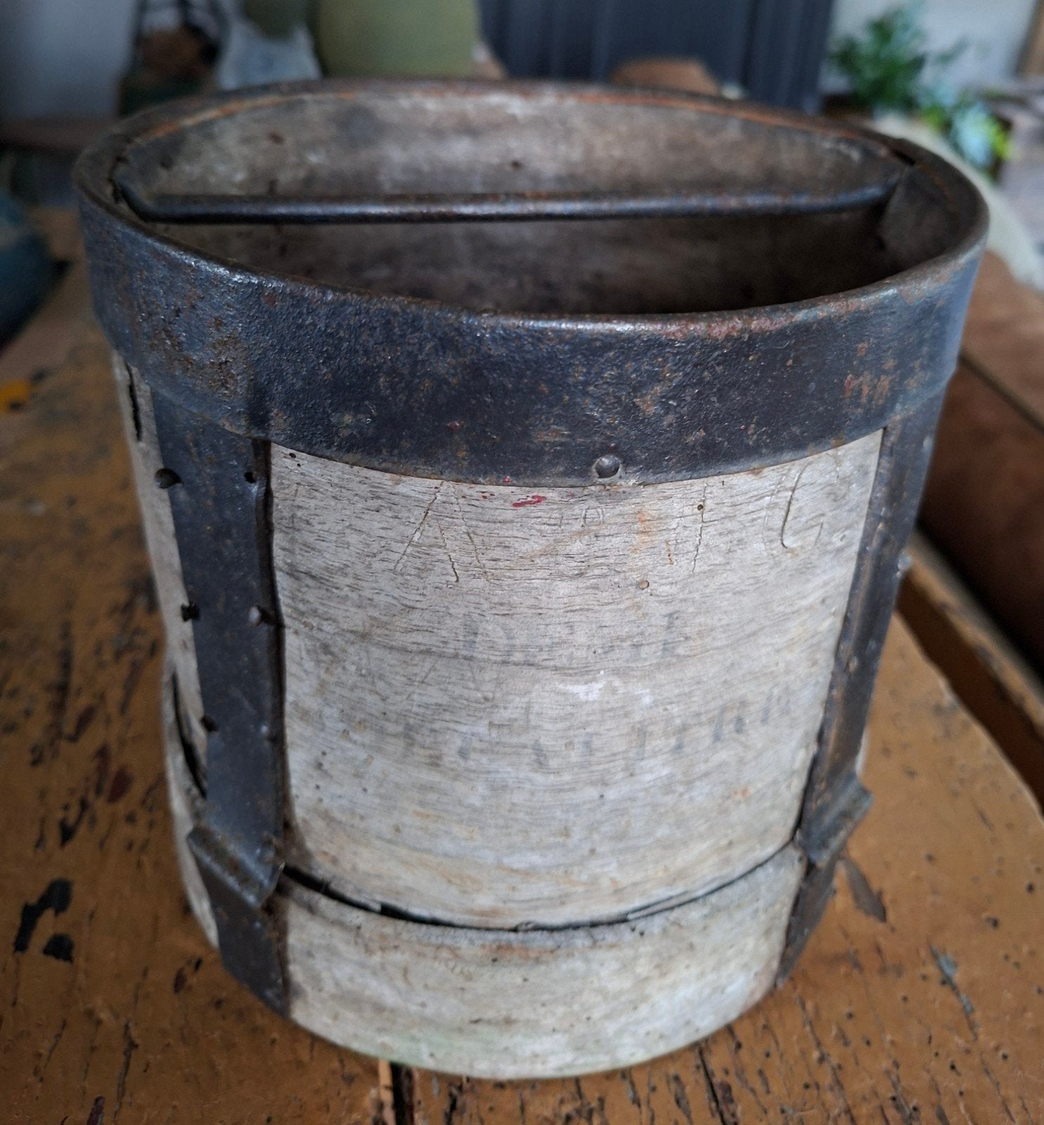 Antieke franse houten graanmaat met metalen banden, Tuin en Terras, Bloembakken en Plantenbakken, Gebruikt, Minder dan 30 cm, Rond