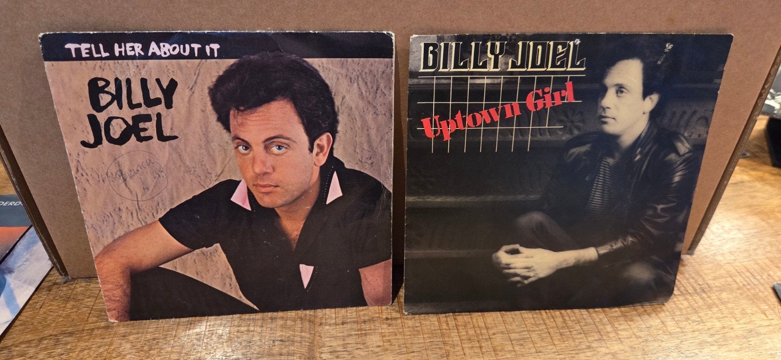 Billy Joel Singles: Tell Her About It & Uptown Girl (2x), Fotohoes, Ophalen of Verzenden, Gebruikt, Pop