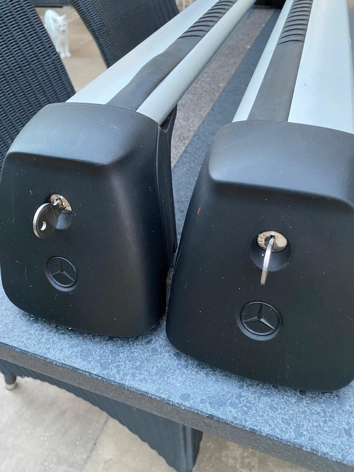 Originele Mercedes dakdragers C 350E met sloten en T-adapter, Ophalen, Gebruikt