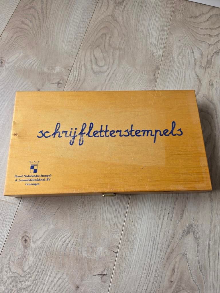 Vintage Schrijfletterstempels in Houten Kist, Ophalen, Gebruikt, Houten stempel