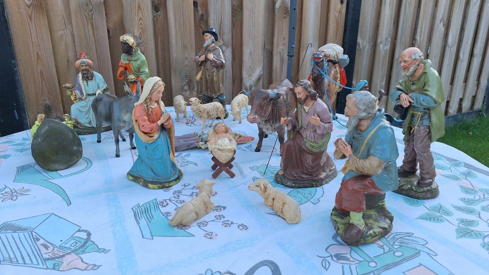 Antieke kerstgroep papier maché., Ophalen