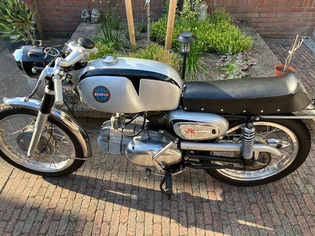 Benelli 250 Sport special krachtei, Motoren, 250 cc, Gebruikt, Overig, Handgeschakeld