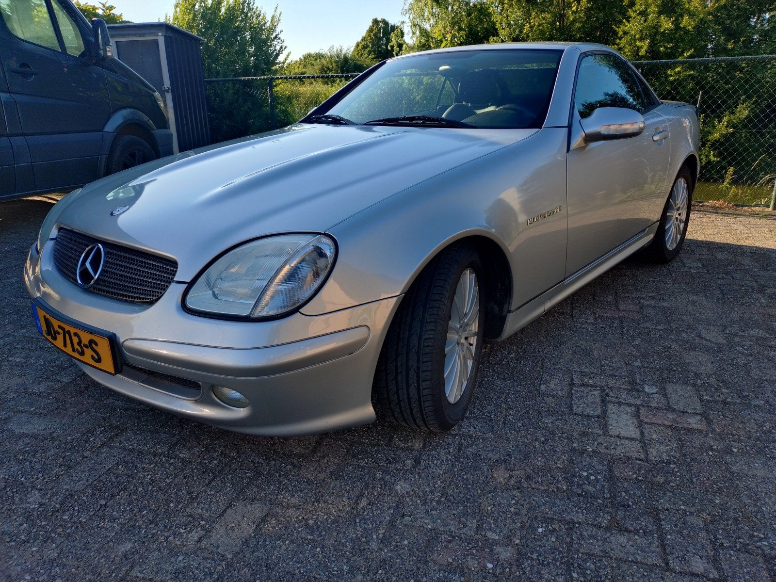 Mercedes-Benz SLK 2.0 Slk200 Kompr Roadster AUT 2002 Grijs, Auto's, Mercedes-Benz, Automaat, 1998 cc, Achterwielaandrijving, Zwart