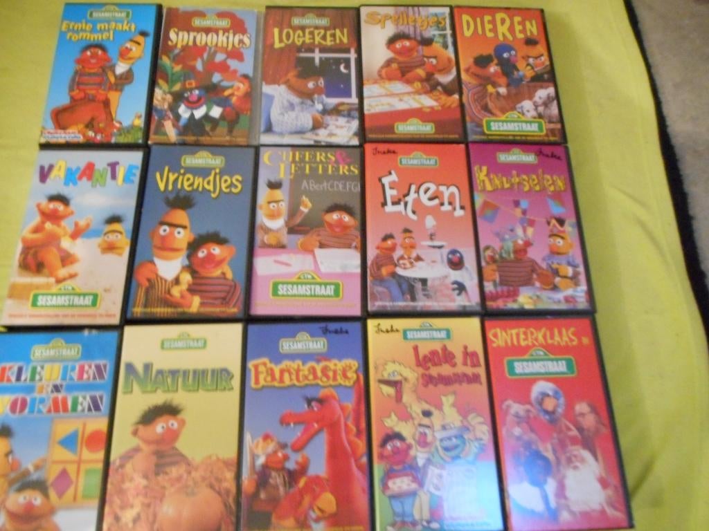 SINTERKLAAS IN SESAMSTRAAT 1996! Bram v/d Vlugt! Op VIDEO!, Alle leeftijden, Ophalen of Verzenden, Zo goed als nieuw, Poppen of Stop-motion