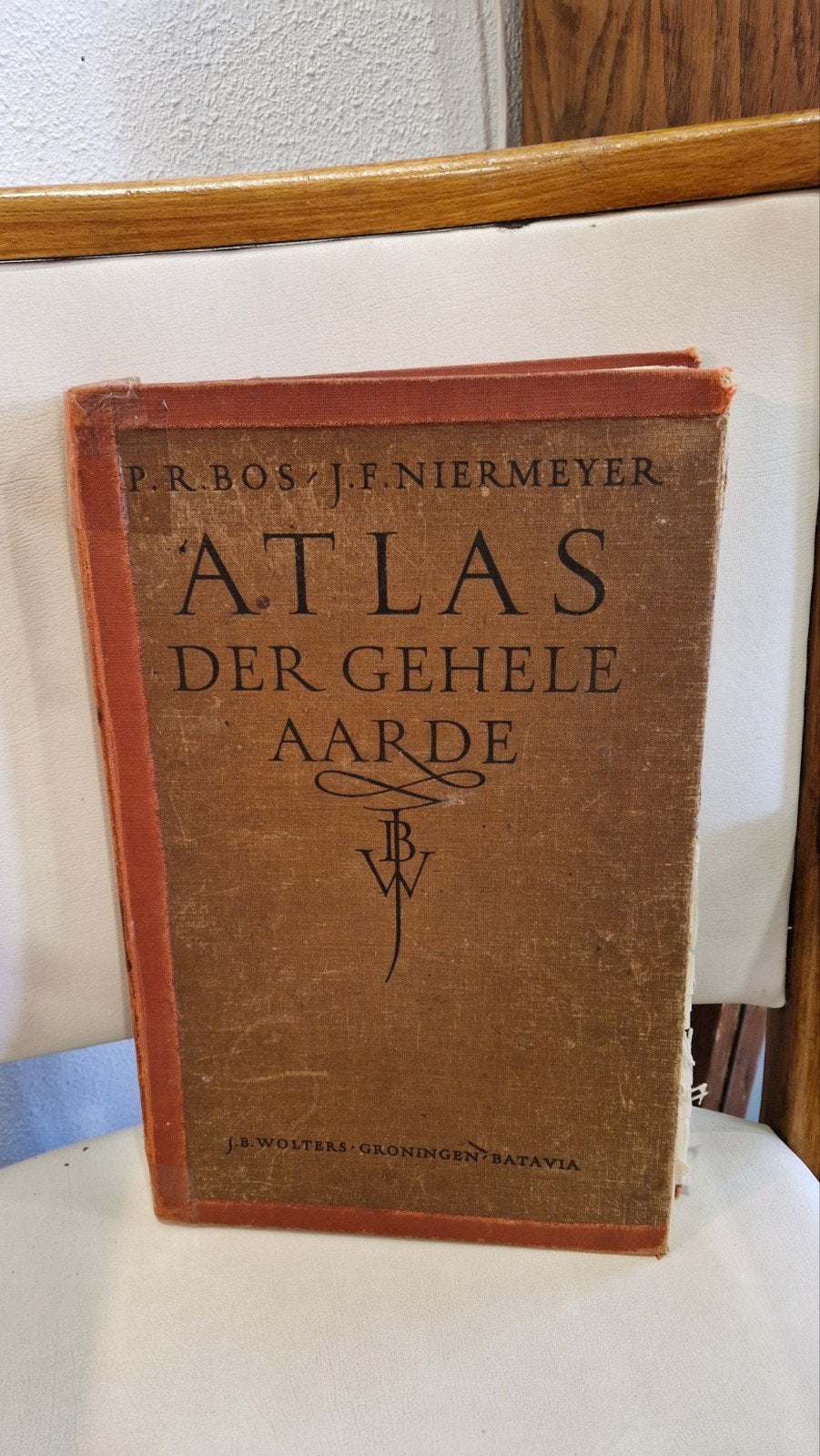 Bos-Niermeyer Schoolatlas der Gehele Aarde 1947, Boeken, Gelezen, Bosatlas, Ophalen of Verzenden, P.R. Bos, J.F. Niermeyer, P. Eibergen