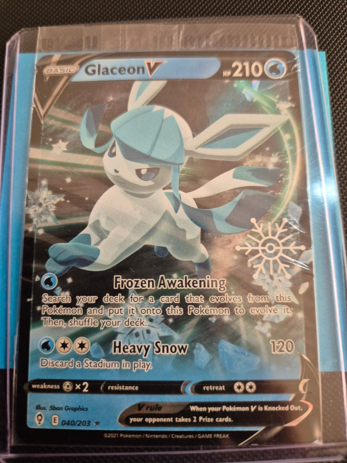 Pokémon TCG Glaceon V (040/203) Evolving Skies, Ophalen of Verzenden, Nieuw, Losse kaart, Foil