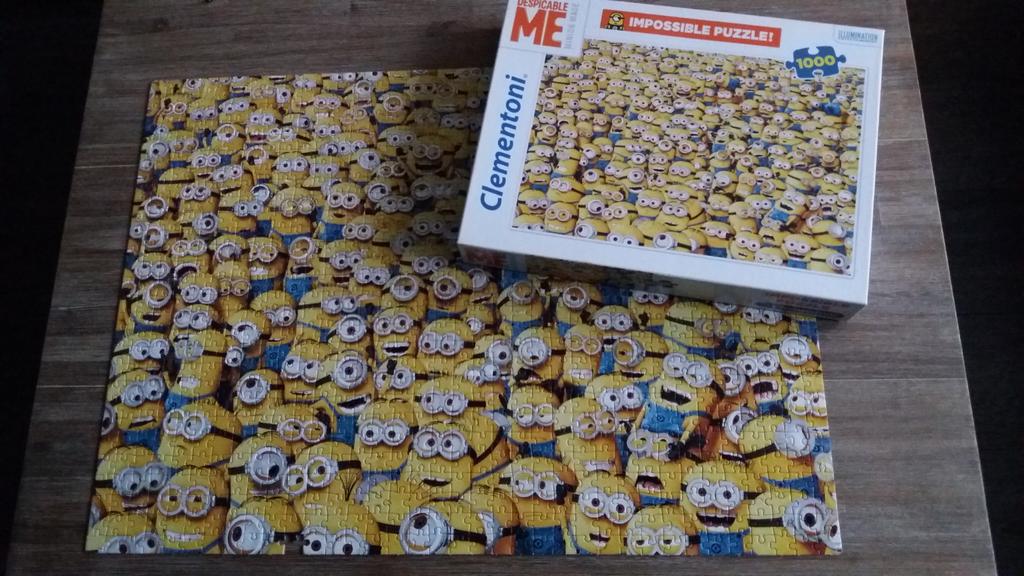 Impossible puzzle Minion's 1000 stukjes helaas zijn er 2 stu, Hobby en Vrije tijd, Denksport en Puzzels, Ophalen, 500 t/m 1500 stukjes