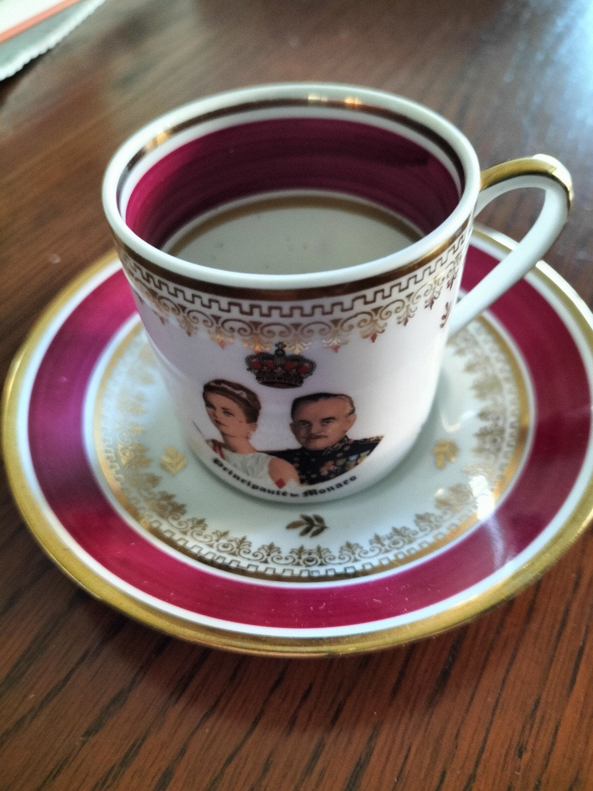Porseleinen Kop en Schotel Rainier lll / Grace Monaco, Verzenden, Zo goed als nieuw, Buitenland, Servies