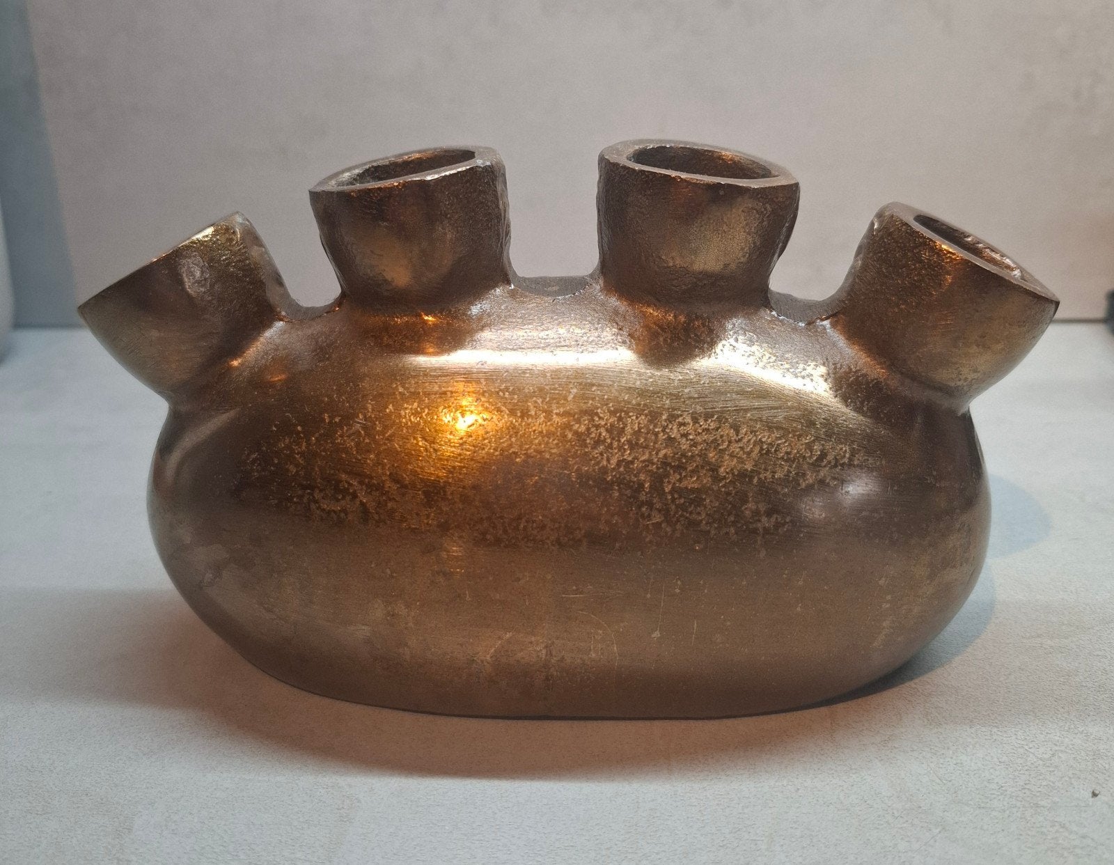 Antiek gouden kleine metalen tulpenvaas, vensterbank vaas, Ophalen of Verzenden, Zo goed als nieuw, Metaal, Geschikt voor droogbloemen