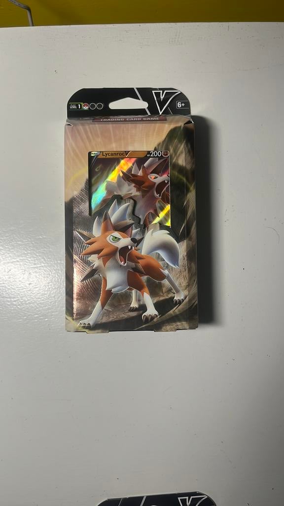 Pokemon lycanroc v battle box, Telecommunicatie, Ophalen of Verzenden, Zo goed als nieuw