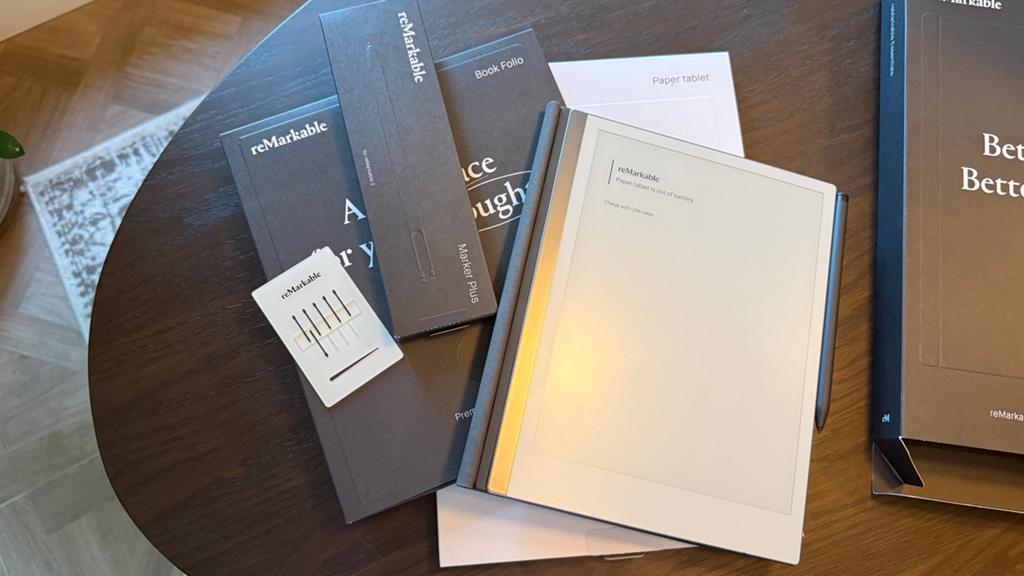 Remarkable 2 in doos inclusief marker plus en bookfolio, Ophalen of Verzenden, Zo goed als nieuw